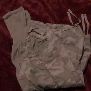 Green Maternity Camo capris